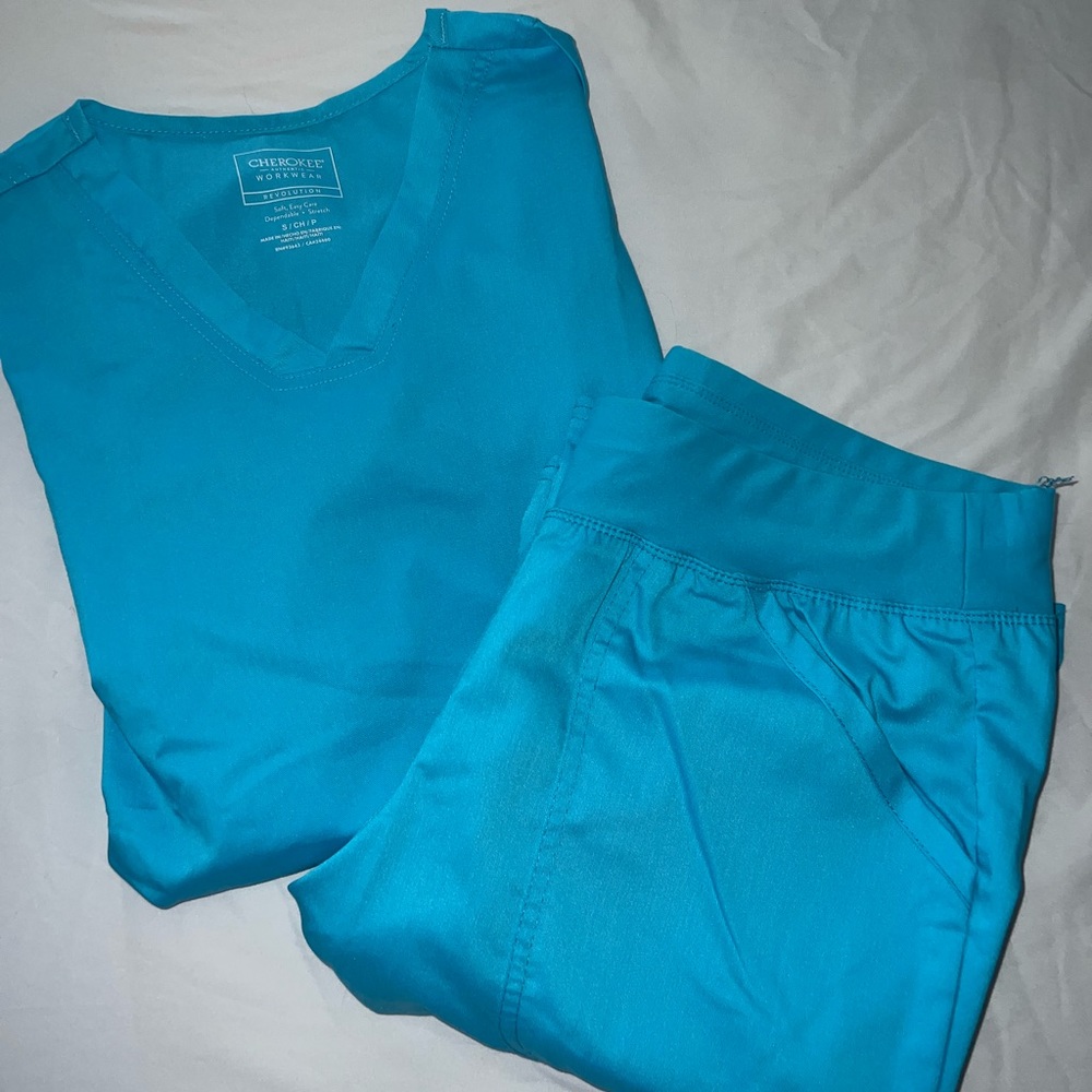 Women’s Cherokee Scrub Set